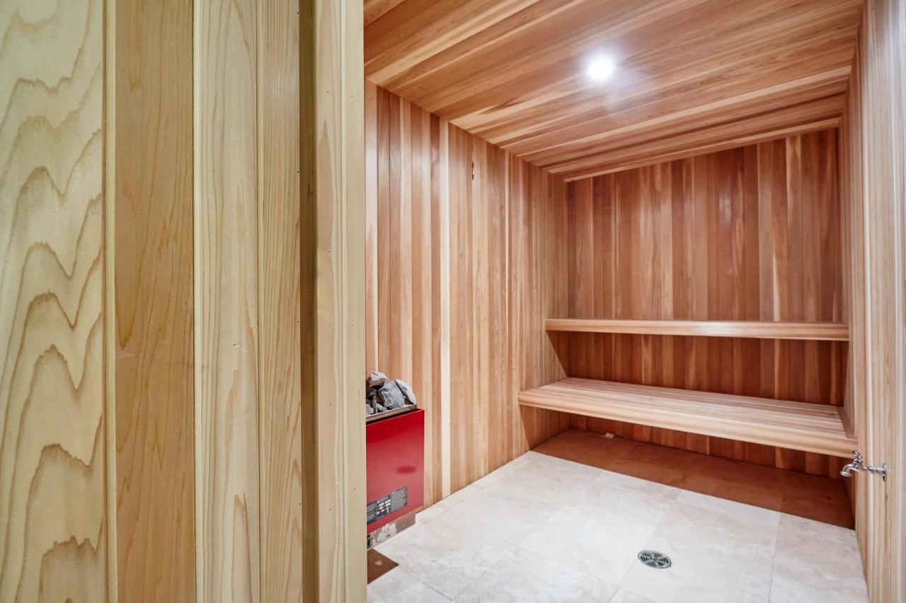 Elegant Apartment With Sauna Toronto Exterior foto