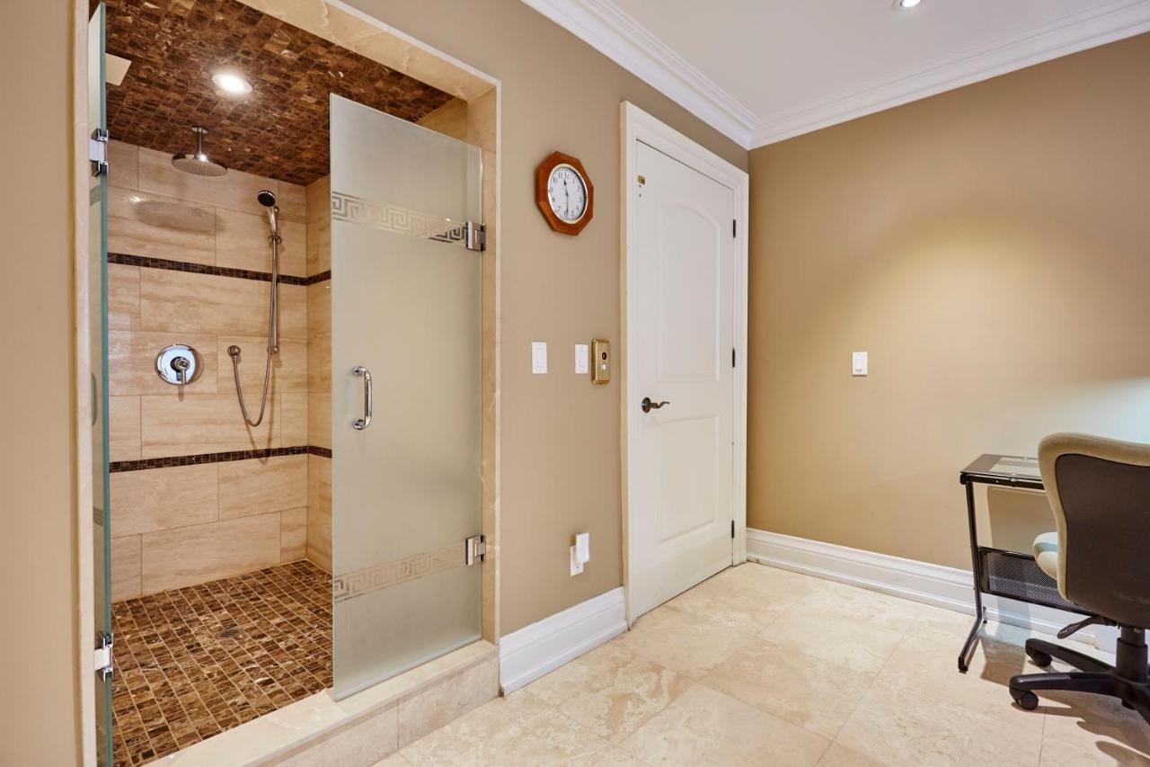 Elegant Apartment With Sauna Toronto Exterior foto
